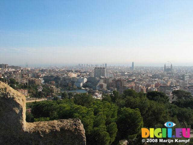 21077_A Sagrada Familia from Three Crosses